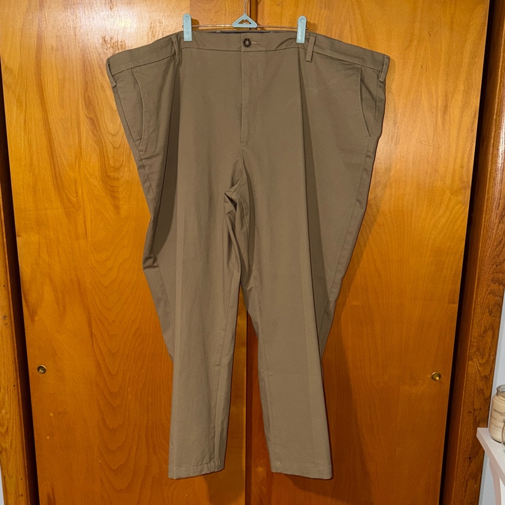 Dockers Men's Khaki Chinos